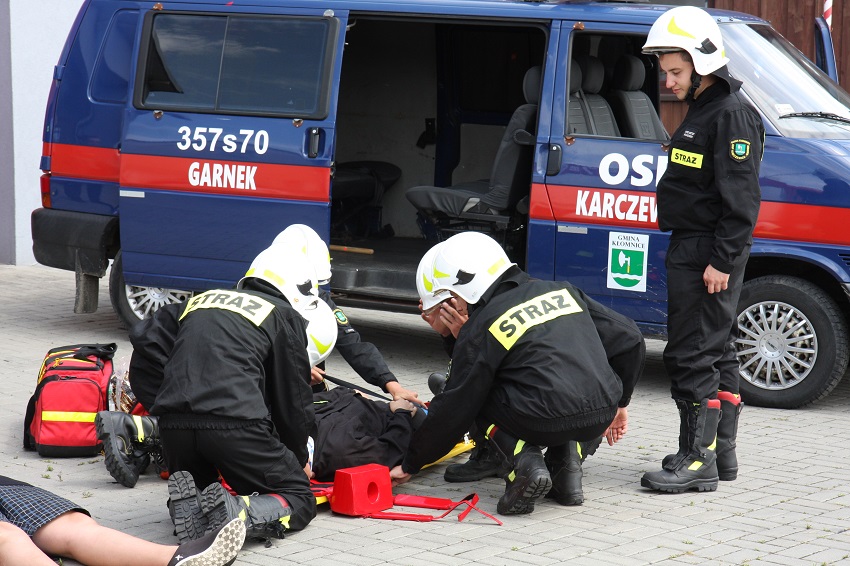 OSP Karczewice-Garnek otrzymało torbę ratunkową od KRUS. Zdjęcie numer 2