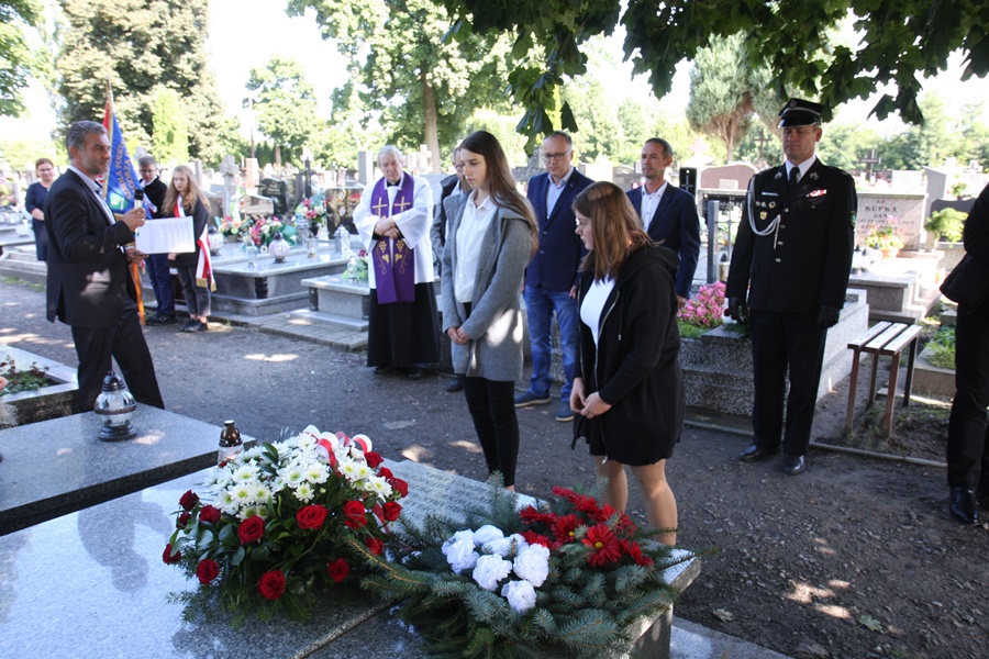 Władze gminy Kłomnice uczciły pamięć ofiar II Wojny Światowej. Zdjęcie numer 6