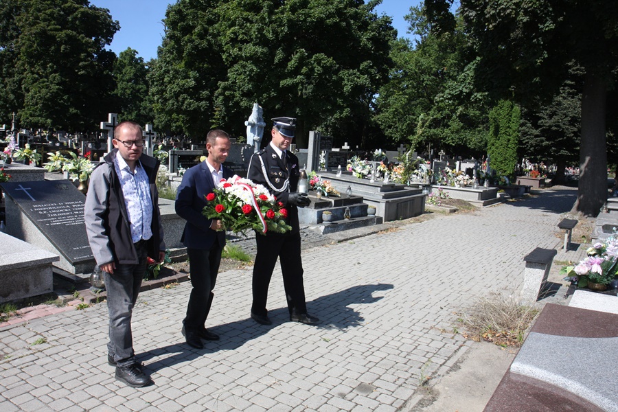 Władze gminy Kłomnice uczciły pamięć ofiar II Wojny Światowej. Zdjęcie numer 8