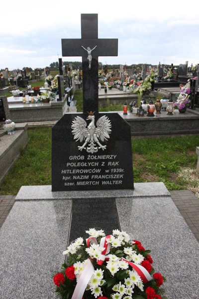 Władze gminy Kłomnice uczciły pamięć ofiar II Wojny Światowej. Zdjęcie numer 12