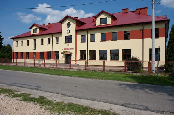 Zespół szkół w Rzerzęczycach